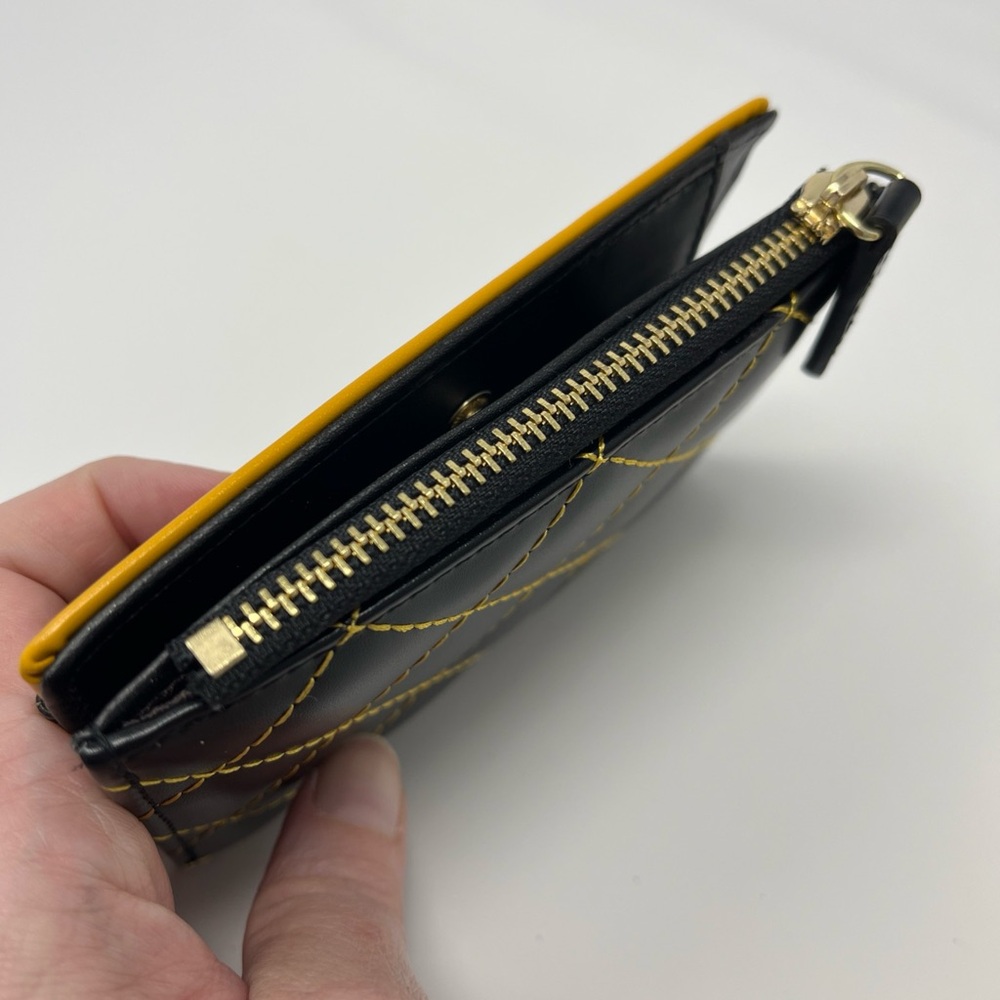 Miniso x Harry Potter Hufflepuff Black and Yellow Quilted Wallet - Picture 6 of 9